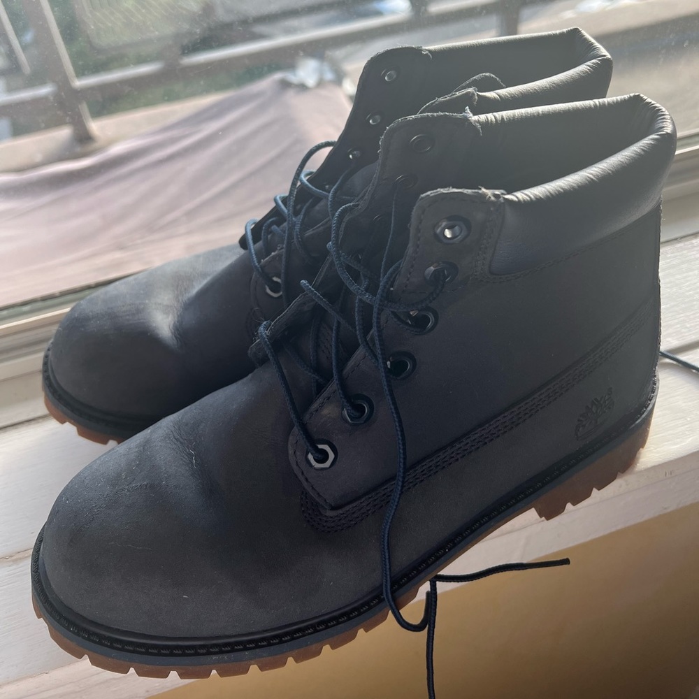 Navy Timberland boots - mens 7/womens 8.5